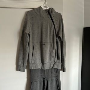 Size M Medium, only worn a few times, near perfect condition
